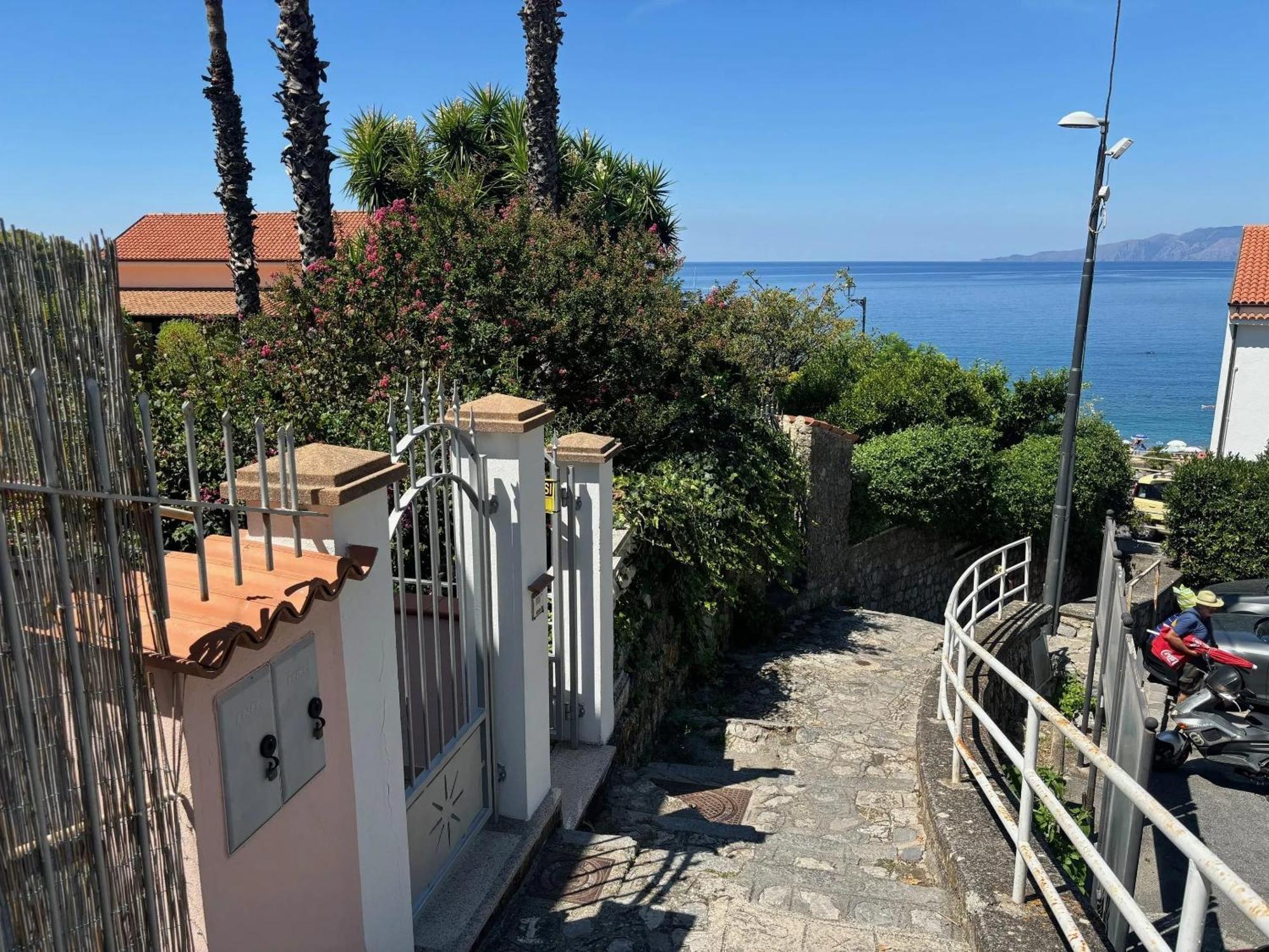 Comfortable Apartment In Maratea With Sea View 95 M² + Parking Экстерьер фото